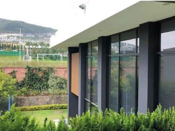 CASA RESIDENCIAL EN VENTA EN EL CLUB Y DENTRO DEL CAMPO DE GOLF TRES MARIAS