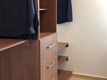 Preciosa Casa Entre El Refugio y Zibatá, 3 Recamaras, Jardín, Alberca, 2.5 Baños