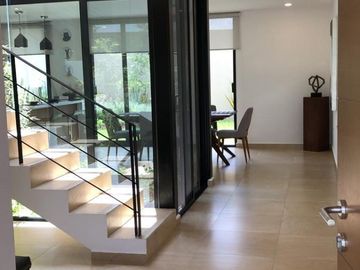 Preciosa Casa Entre El Refugio y Zibatá, 3 Recamaras, Jardín, Alberca, 2.5 Baños