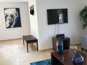 Preciosa Casa Entre El Refugio y Zibatá, 3 Recamaras, Jardín, Alberca, 2.5 Baños