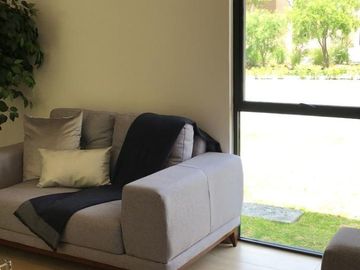 Preciosa Casa Entre El Refugio y Zibatá, 3 Recamaras, Jardín, Alberca, 2.5 Baños