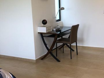Preciosa Casa Entre El Refugio y Zibatá, 3 Recamaras, Jardín, Alberca, 2.5 Baños