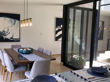 Preciosa Casa Entre El Refugio y Zibatá, 3 Recamaras, Jardín, Alberca, 2.5 Baños