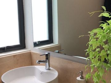 Preciosa Casa Entre El Refugio y Zibatá, 3 Recamaras, Jardín, Alberca, 2.5 Baños