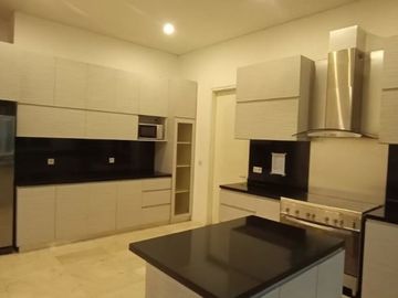 For Rent Beautiful 4BR House inside Compound at Kemang