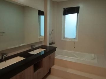For Rent Beautiful 4BR House inside Compound at Kemang