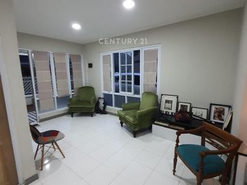 Dijual Rumah Model Retro Clasic Full Renovasi Di Depok