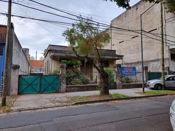 CASA ANTIGUA SOBRE DOS LOTES ZONA(ID)