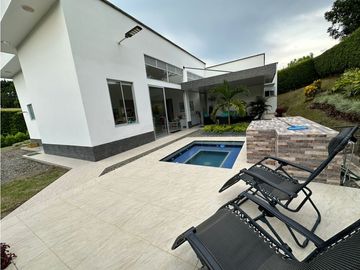 Casa para la venta via laTebaida