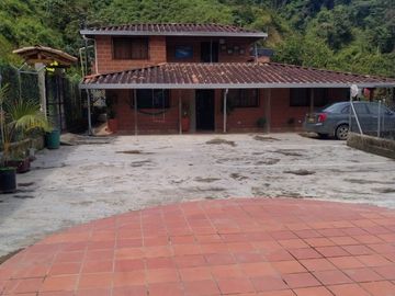 VENDO ESTA PRECIOSA FINCA EN BARBOSA ANTIOQUIA.
