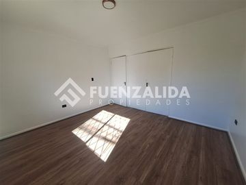Casa en arriendo de 2 dorm. 1 Baño Centro de Peñaflor .