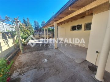 Casa en arriendo de 2 dorm. 1 Baño Centro de Peñaflor .