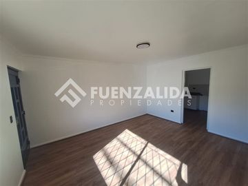 Casa en arriendo de 2 dorm. 1 Baño Centro de Peñaflor .