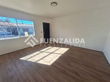 Casa en arriendo de 2 dorm. 1 Baño Centro de Peñaflor .