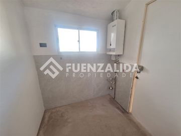 Casa en arriendo de 2 dorm. 1 Baño Centro de Peñaflor .