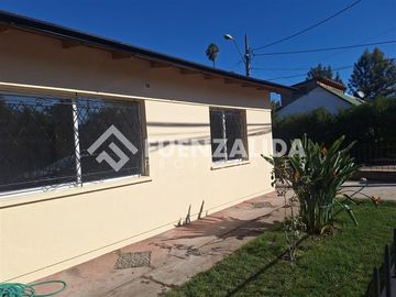 Casa en arriendo de 2 dorm. 1 Baño Centro de Peñaflor .