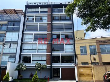 𝐕𝐞𝐧𝐭𝐚 𝐝𝐞𝐩𝐚𝐫𝐭𝐚𝐦𝐞𝐧𝐭𝐨  - 𝐒𝐮𝐫𝐜𝐨   
5to. piso  frente a parque Cristo Salvador 
📍 Jr. Enrique León García  319 Chama - Surco 

¡Departamento flat! vist
