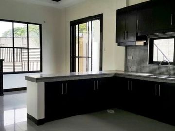 4Bedroom Bungalow house & Lot for sale in Angeles City