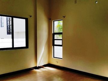 4Bedroom Bungalow house & Lot for sale in Angeles City