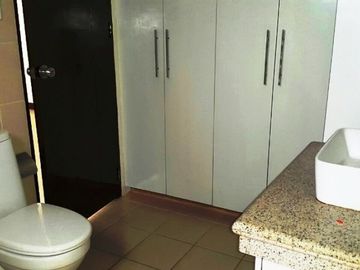 4Bedroom Bungalow house & Lot for sale in Angeles City
