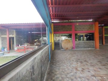 SE VENDE BONITA  finca muy grande y cómoda en los límites de omitlan hgo