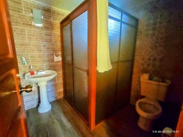 SE VENDE BONITA  finca muy grande y cómoda en los límites de omitlan hgo