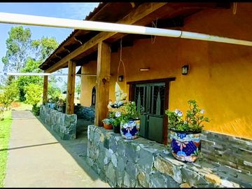 SE VENDE BONITA  finca muy grande y cómoda en los límites de omitlan hgo