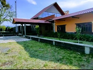 SE VENDE BONITA  finca muy grande y cómoda en los límites de omitlan hgo