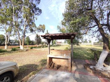 SE VENDE BONITA  finca muy grande y cómoda en los límites de omitlan hgo