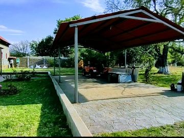 SE VENDE BONITA  finca muy grande y cómoda en los límites de omitlan hgo