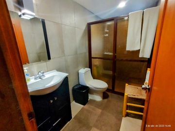 SE VENDE BONITA  finca muy grande y cómoda en los límites de omitlan hgo