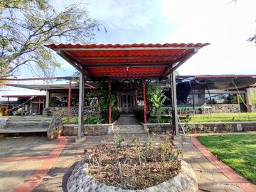 SE VENDE BONITA  finca muy grande y cómoda en los límites de omitlan hgo