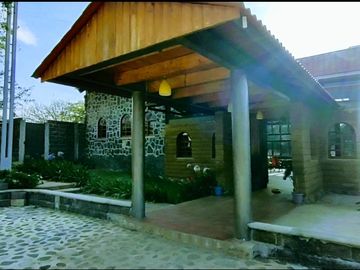 SE VENDE BONITA  finca muy grande y cómoda en los límites de omitlan hgo