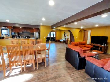 SE VENDE BONITA  finca muy grande y cómoda en los límites de omitlan hgo