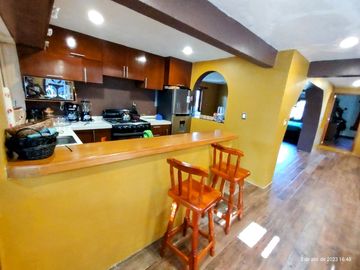 SE VENDE BONITA  finca muy grande y cómoda en los límites de omitlan hgo