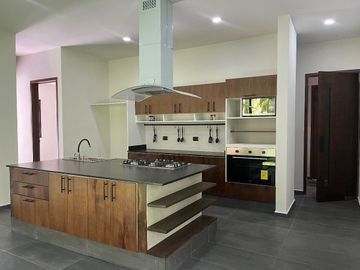 Venta de oportunidad Residencia en Privada Yucatán Country Club