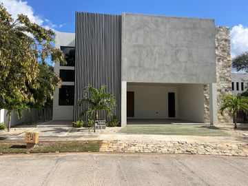 Venta de oportunidad Residencia en Privada Yucatán Country Club