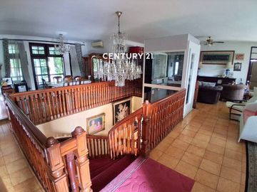 Rumah Mewah Dengan Private Swimming Pool Wt 18486