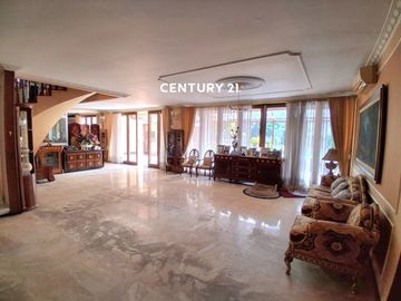 Rumah Mewah Dengan Private Swimming Pool Wt 18486