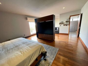 RESIDENCIA EN VENTA CON ALBERCA EN CLÚSTER 777