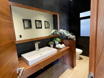 RESIDENCIA EN VENTA CON ALBERCA EN CLÚSTER 777