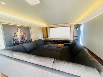RESIDENCIA EN VENTA CON ALBERCA EN CLÚSTER 777