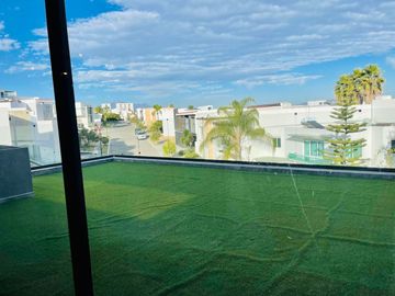 RESIDENCIA EN VENTA CON ALBERCA EN CLÚSTER 777