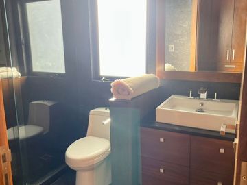 RESIDENCIA EN VENTA CON ALBERCA EN CLÚSTER 777