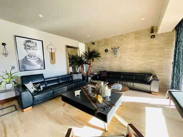RESIDENCIA EN VENTA CON ALBERCA EN CLÚSTER 777
