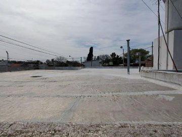 CASA AMERICANA DE 4 AMBIENTES SOBRE LOTE DE 220m2 EN FORTUNATO DE LA PLAZA