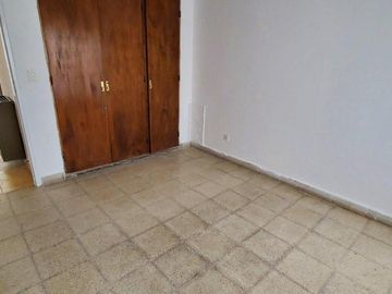 CASA AMERICANA DE 4 AMBIENTES SOBRE LOTE DE 220m2 EN FORTUNATO DE LA PLAZA