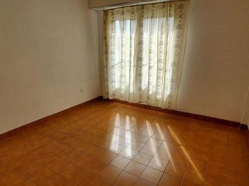 CASA AMERICANA DE 4 AMBIENTES SOBRE LOTE DE 220m2 EN FORTUNATO DE LA PLAZA