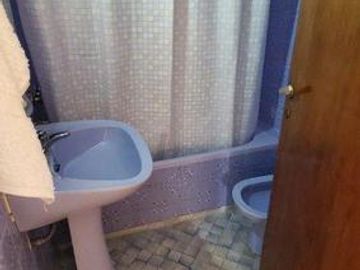 CASA AMERICANA DE 4 AMBIENTES SOBRE LOTE DE 220m2 EN FORTUNATO DE LA PLAZA