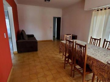 CASA AMERICANA DE 4 AMBIENTES SOBRE LOTE DE 220m2 EN FORTUNATO DE LA PLAZA